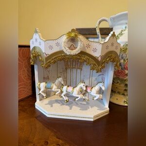 Ashland Gold and White Carousel Display